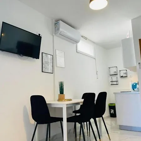 Olympia Apartment *